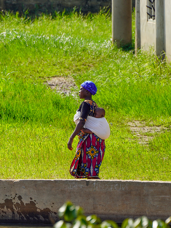 Benin woman with child